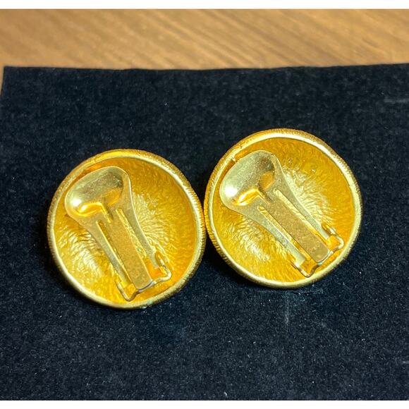 Vintage Gold Tone Clip On Earrings Faux Pearl Center Statement Button 80s Style - Picture 2 of 5